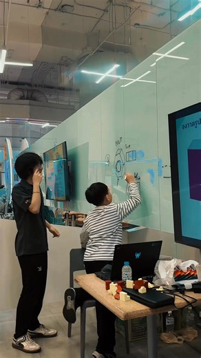 🚀 STEAM Soft Skills = ทักษะแห่งผู้นำในอนาคต KMUTT Smart Kid @EMQUARTIER เปิดสอน รุ่นที่ 1 แล้ว! 🤖 RoboGenesis Series ฝึกทักษะวิศวกรหุ่นยนต์วัยจิ๋ว 🧩 Little 3D Inventor เสริมความคิดสร้างสรรค์และการออกแบบ 📩 ผู้ปกครองที่สนใจ สอบถามข้อมูลรอบถัดไปได้ที่นี่ Inbox Facebook: KMUTTWORKS LINE ID: @679vxwsy (มี @) ✨ เร็ว ๆ นี้ พบกับหลักสูตร Problem-Solving Design Thinking แบบ Play-Based ด้วย Board Game และ LEGO เพราะอนาคตที่ดี เริ่มต้นจากการเรียนรู้วันนี้ 💛 | Borot