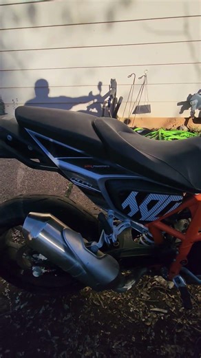 2013 ktm 690 duke stock exhaust with catalytic converter sound clip part 1