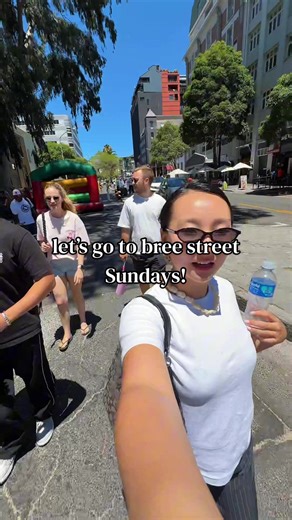 let’s go to bree street Sundays! @YOUNG URBANISTS Happens every twice a month and it’s the best way to walk around the city with friends, family and pets!🥰 perfect way to avoid the Sunday scaries🤭 Also happy 2026! Took a lovely break from posting and we are back!☝️🙂‍↕️ get ready for more honest and exciting food reviews andddd more food recipes! Don’t forget to follow for more💋🤭☝️ #capetown #whatyewonnaeat #breestreetcapetown #sunday #whattodoincapetown