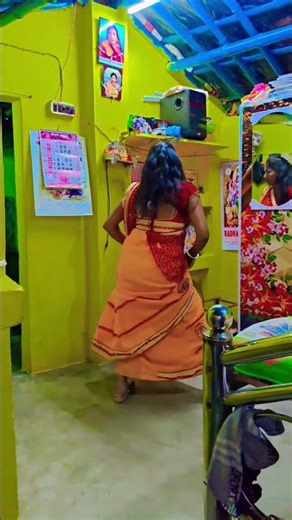 Kamriya Pe Bhala Chali 🔥