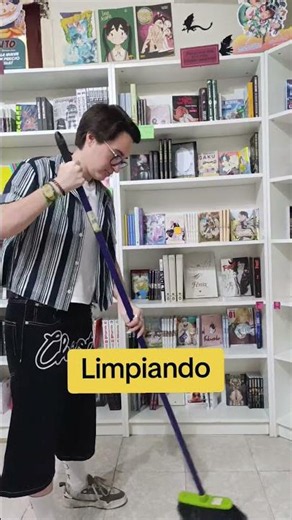 No es tan relajante trabajar en una librería como uno piensa 😅