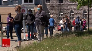 Les résidents de Lévis ont pu se rendre à la toute première clinique mobile de dépistage de la COVID-19 en Chaudière-Appalaches, mardi. | ICI Québec