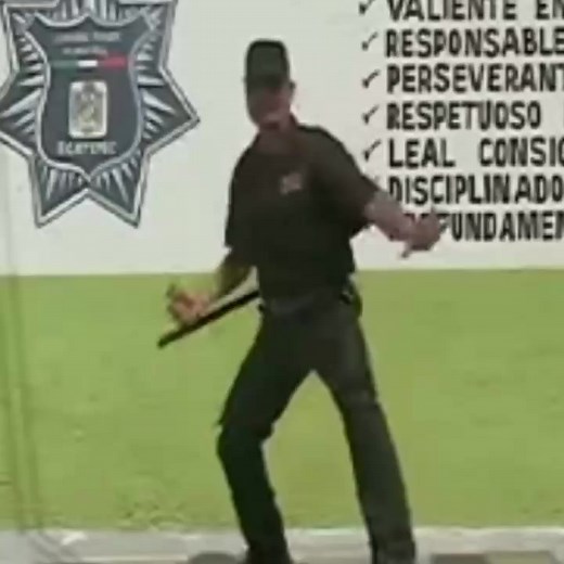Policía de Ecatepec enseñando el uso correcto del PR-24#policiamexicana #parati#fuerzasarmadasdemexico #fyp#foryou#policiadeecatepec #fuerzasarmadasdemexico #g3ritp★ #fuerzasarmadasdemexico#fyp#secretariadeseguridadpublica #ssp#fuerzasarmadasdemexico#pr24👮😎✨defensa