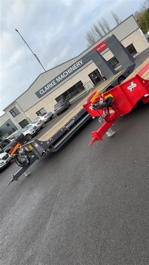 Red or Grey? 🤔 2x24ton Redrock tri-axle Low Loaders in stock and ready for their new homes 👌 @Redrock Machinery #machinery #redrock #farming #lowloader