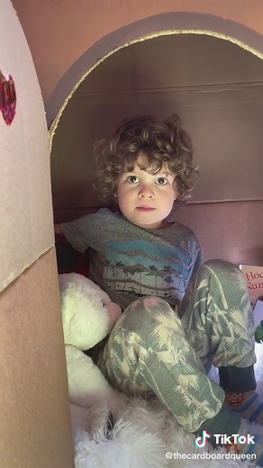 Simple cardboard playhouse. 📦📦🤎🤎 #cardboard #playhouse #playathome #kidscrafts #cardboardbox