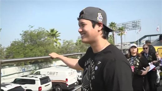 Видео LIVE PARADE： Los Angeles Dodgers Celebrate Back-to-Back World Series Wins