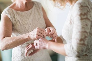 Delivering An Amazing Mother-of-the-Bride Speech: Tips and Examples - Love & Lavender