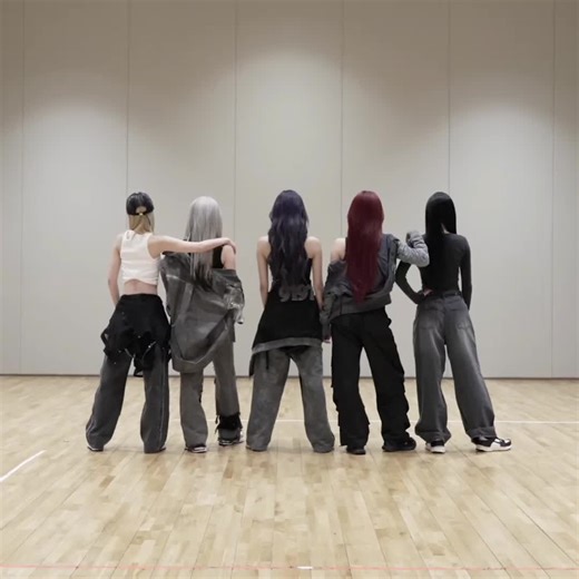 Easy Kpop Dance Performance by Lesserafim