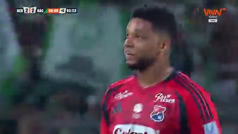 ¡AGÓNICO GOL DE NACIONAL ANTE MEDELLÍN! Sobre el cierre del clásico paisa, José Ortiz marcó en propia puerta y puso el 3-2 para el 'Verdolaga'. 🟢⚪⚽🔥📺Vive con todo #LALIGAxWIN en nuestra señal de Win+Fútbol y https://t.co/6nfnxYM4ty.