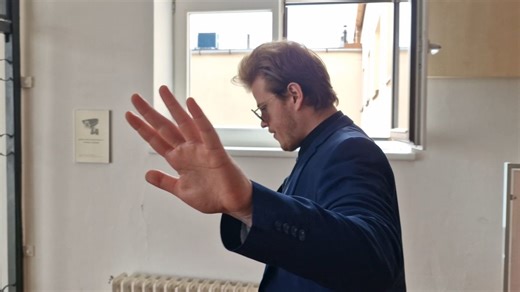 Za týrání psa z parapetu dostal muž dva roky natvrdo - Novinky