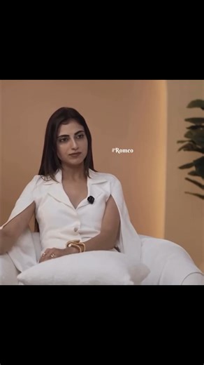 dailytheshowbodybo on Instagram: "日本利用压电陶瓷将脚步转化为电能。这些陶瓷捕捉来自你脚步的动能。当你行走时,你的重量和动作会对陶瓷产生压力。陶瓷会轻微弯曲,从而产生机械应力。陶瓷内部的压电材料将这种应力转化为电能。每一步都会产生少量电荷,而数百万步结合在一起就能产生足够的电力来驱动LED灯、数字显示屏和传感器。在像涩谷车站这样繁忙的地方,每天大约有240万行脚步为这一系统作出贡献。这些电能可以被储存或立即使用,从而减少对传统电力来源的依赖,并支持可持续的城市基础设施。这种方法将日常运动转化为实用的可再生能源 #日本 #知识#事实#你知道吗 #推荐 #科技 #创新 #历史 #技术#实验#热门"