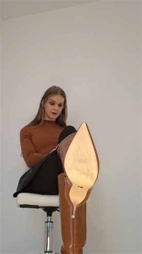 Zipping up my knee high boots! If you like ASMR, turn up the volume! 😉 #boots #asmr #highheels