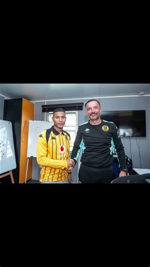 Kaizer Chiefs Coach Fernando Da Cruz Falls Ill After Stellenbosch Draw. Kaizer Chiefs head coach Fernando Da Cruz reportedly fell ill shortly after his side’s 1-1 draw against Stellenbosch FC, forcing assistant coach Dillon Sheppard to handle the post-match media duties in his absence. Da Cruz was reportedly vomiting and receiving medical attention from doctors following the Betway Premiership encounter. The club’s head coach was unable to attend the post-match press conference, with Sheppard st