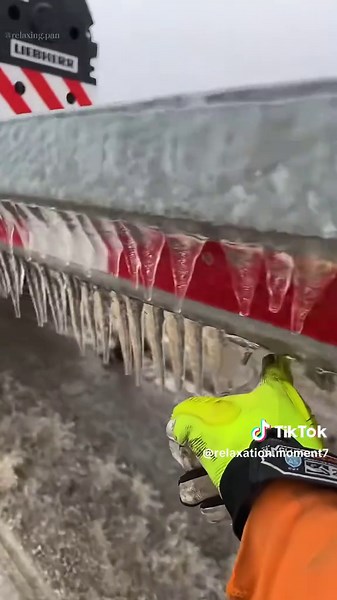 Satisfying Ice ASMR Experience