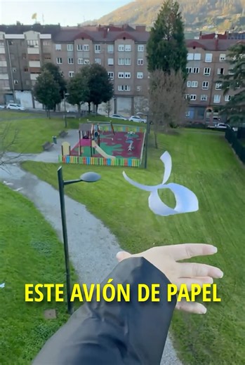 ¿Habías visto un avión volar así? 😱 #AvionesDePapel