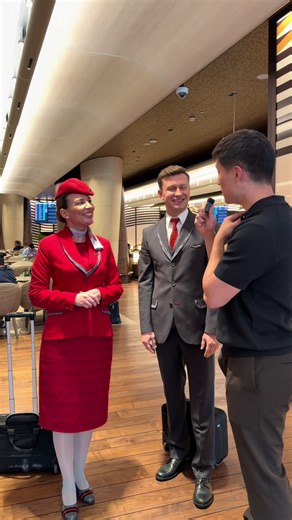 Turkish Airlines Flight Attendants Surprising Me ✈️ . #turkiye #japan #dutch #netherlands #airport