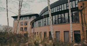 ✨ Quatre de nos étudiants en bloc 2 du bachelier en Automatisation ont créé ce robot dans le cadre du cours de robotique.💪🤖 👏👏 Bravo Ugo, Colin, Antonin et Davide pour votre créativité et votre maîtrise des outils et des logiciels informatiques !💡 | EPHEC