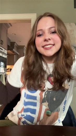 Cool Kids' Hand Movements in Makeup Art