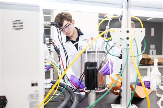 Inside UTA’s new lab training tomorrow’s biotech workforce