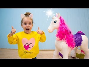 Gaby and Alex pretend play and ride on Horse toy