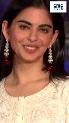 Isha Ambani Arrives For The 3rd Anniversary Of The Nita Mukesh Ambani Cultural Centre | NMACC | N18S
