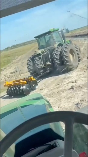 DUAL-WHEEL JOHN DEERE PULLING HARD 🚜💪