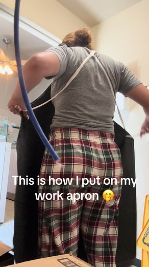 How I Tie My Work Apron at the Animal Shelter