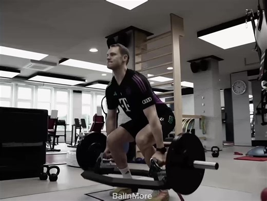 Still working hard 🥷🏼#manuel #neuer #bayernmunich #miasanmia #fyp | manuel neuer