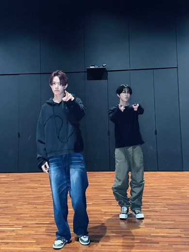 Boom Shakalaka Dance Challenge by ENHYPEN