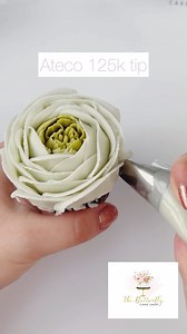9.7K views · 137 reactions | Another of our XL Russian nozzles used for a flower centre. I like how this one turned out ♥️♥️ | The Butterfly Cake Shop | Facebook