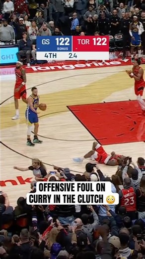 Steph turns it over with the game on the line 😮