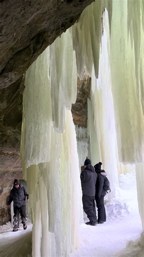 paddlesowncanoe (@paddlesowncanoe)’s videos with Queen Elizabeth II - Giorgio Gaias