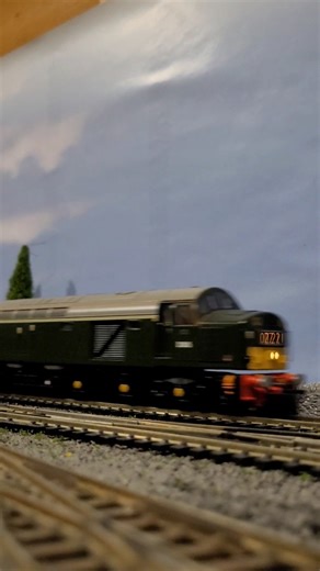 Bachmann Class 40 hulling a mix of MK2/3s around the layout at night | #00gauge