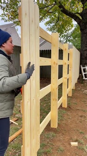 Replacing a wooden fence the right way