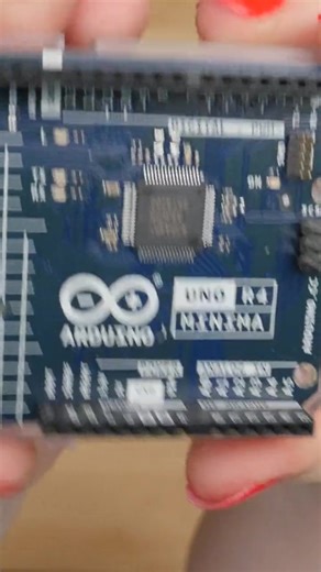 Watch our friend @Becky Stern unbox the brand new Arduino UNO R4 Minima! Now ahailable! #arduino #arduinounor4 #arduinouno #arduinoboards #arduinoboard