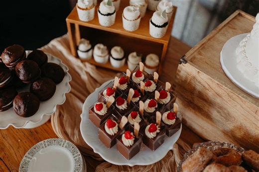 POV: you ordered a dessert table but forgot… the actual table 😅🍰 Wedding dessert tables aren’t just about flavors—they’re about space, setup, and visibility. No table = hidden desserts = food waste (and we hate that). No room? We flip a table (like use it for card box at cocktail hour and then take that off and out the desserts on that same table while everyone is eating dinner). Yes, really. Cards gifts ➡️ dessert table magic ✨ Pro tip: ✔️ 60” round ✔️ 30x72 banquet ✔️ Bigger = better Save th