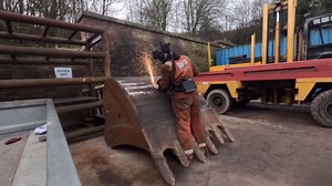 Heavy excavator bucket structural welding repair