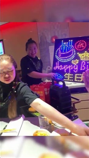 Nos celebran el cumpleaños en Shanghái 🤣🇨🇳🐉