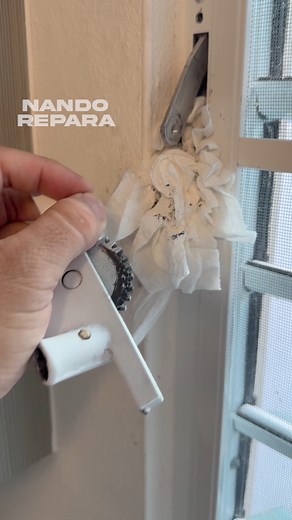 8.1K views · 206 reactions | Cómo cambiar el operador de una ventana #como #how #howto #diy #repair #window #handyman #nandorepara #tutorial #guia #videotutorial #ventanas | Nando Repara | Facebook