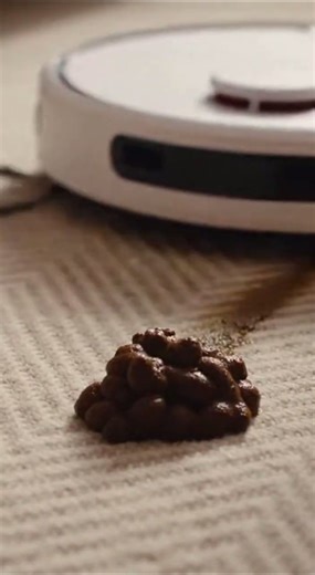 When the Vacuum Chose the Wrong Enemy 🐶🤖😳 #DogLife #RobotFail #PetMoments #HomeChaos #LOL