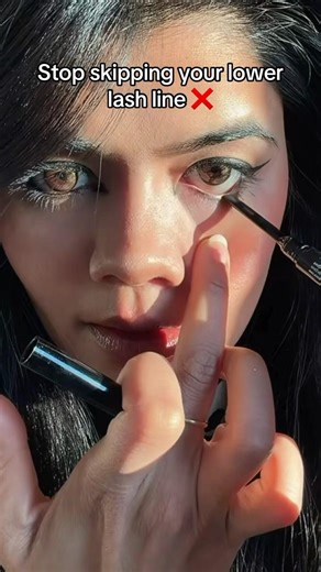 This Eyeliner Hack Actually Works (Try It) 💕 #makeup #eyemakeup #makeuphacks