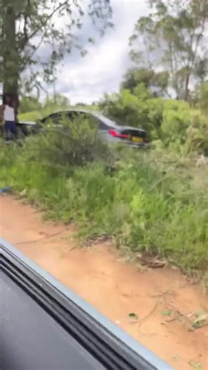 Anyone who knows the owner of this car mo Palapye ke kopa mo tshwareng ka mogala, seems like o thudile abo a tsamaya