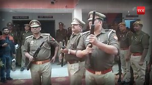 Cop fails to load rifle in a surprise inspection in UP | The Times of India