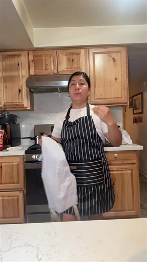 Stylish Kitchen Cooking Aprons for Every Chef