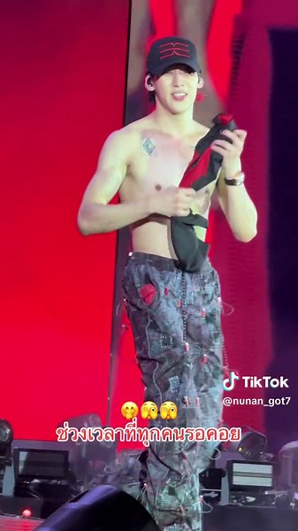แบมแบมคอนเสิร์ตสุดคึกคักในไทย
