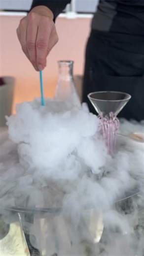 A must try experience in Seattle, @Space Needle ‘s Loupe Lounge! They are serving insane seafood, meat, and vegetarian towers with such unique and delicious cocktails 🙌🏻 #seattle #spaceneedle #seattletiktok