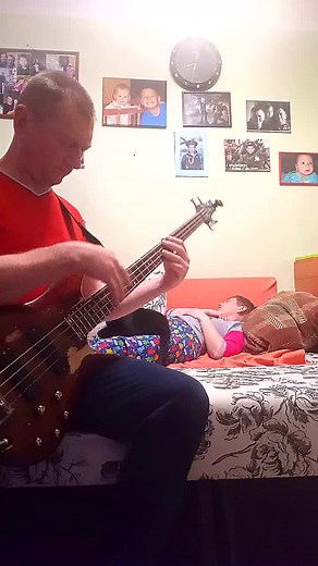 Deep Purple Smoke On The Water Bass Tapping Tutorial