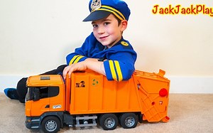 假装玩警察 - 垃圾车抢劫 JackJackPlays 短剧