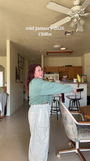 locked in during the holiday season instead of taking time off to eat 🎧💪🏻 #momtok #fitness #weightloss #transformation #weightlossmotivation