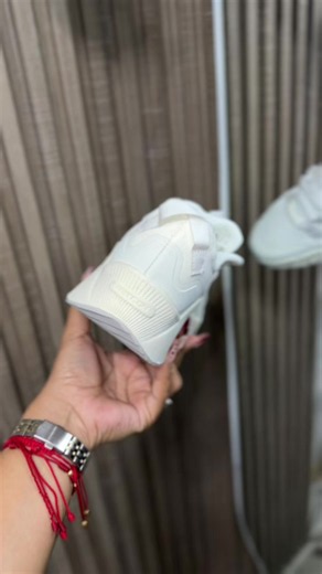 Metcon 7 zapatillas precio $45 en Gran Bazar Maracaibo